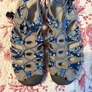 Keen Women’s Newport H2 Navy Floral Waterproof Sandals 9.5 New